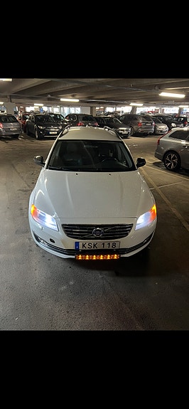 Volvo V70 4 of 5