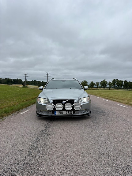 Volvo V70 2 of 5