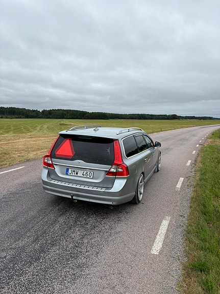 Volvo V70 4 of 5