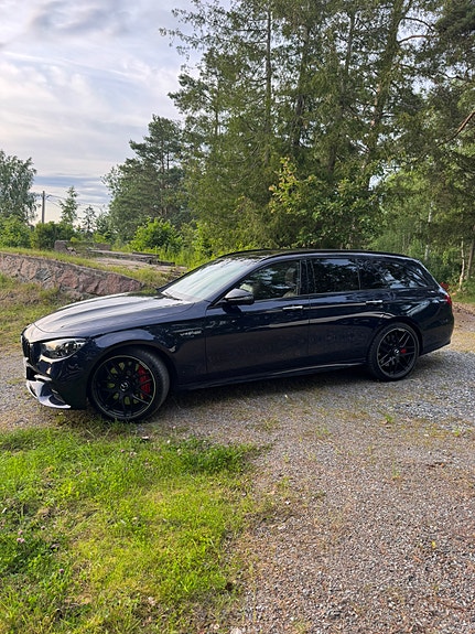 Mercedes-Benz E63 2 of 5