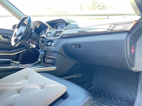 Mercedes-Benz E200 5 of 6