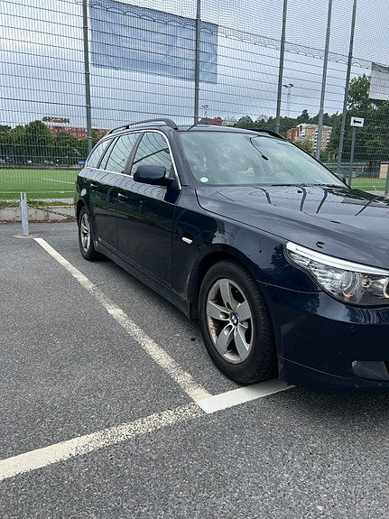 BMW 520i 2 of 5