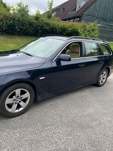 BMW 520i 3 of 5