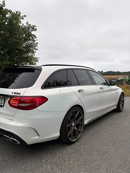 Mercedes-Benz C63 4 of 5