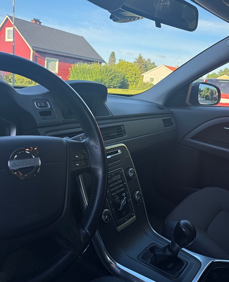 Volvo V70 5 of 5