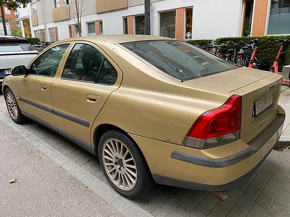 Volvo S60 4 of 5
