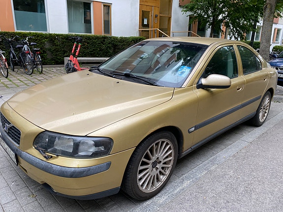 Volvo S60 3 of 5