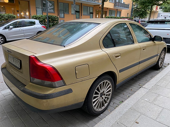 Volvo S60 2 of 5
