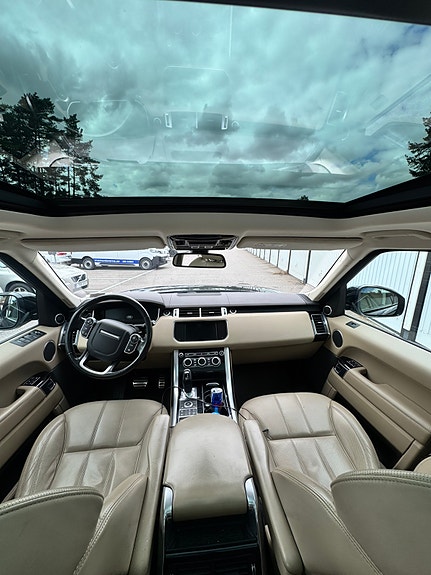 Land Rover Range Rover Sport 4 of 10