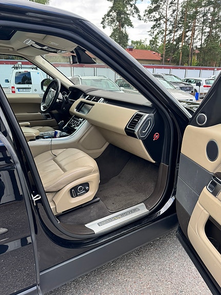 Land Rover Range Rover Sport 5 of 10