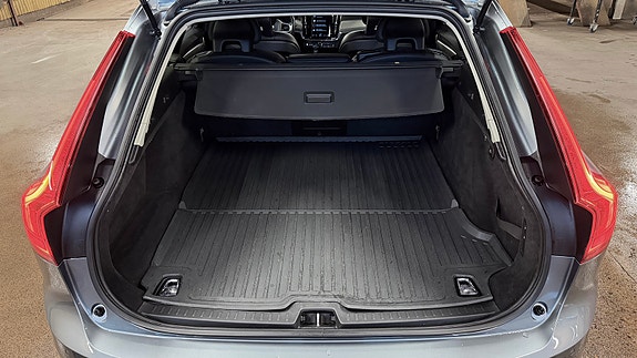 Volvo V90 8 of 12