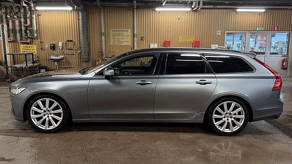 Volvo V90 2 of 12
