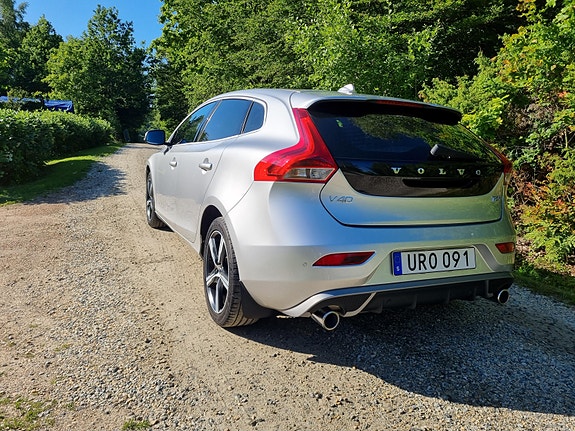 Volvo V40 2 of 5