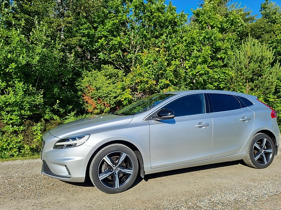 Volvo V40 3 of 5