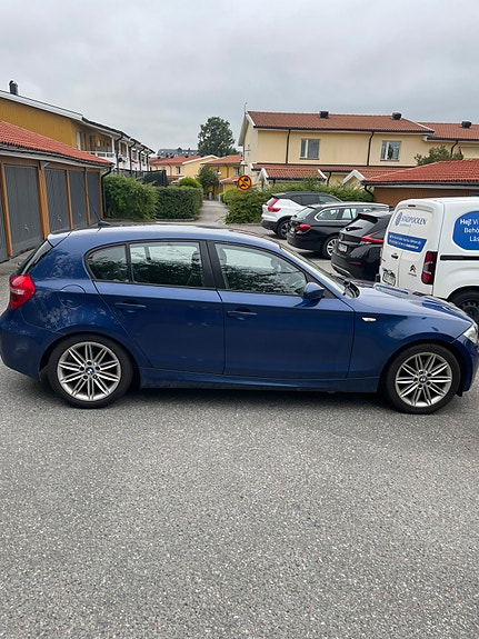 BMW 116i 3 of 5