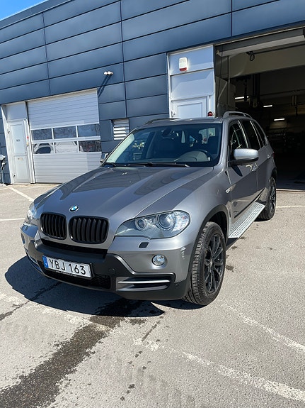BMW X5 2 of 5