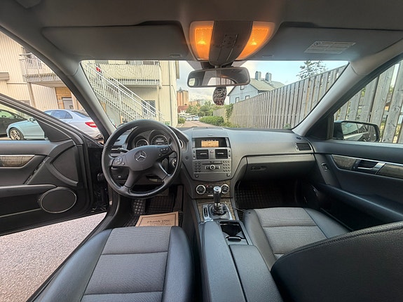 Mercedes-Benz C180 7 of 8