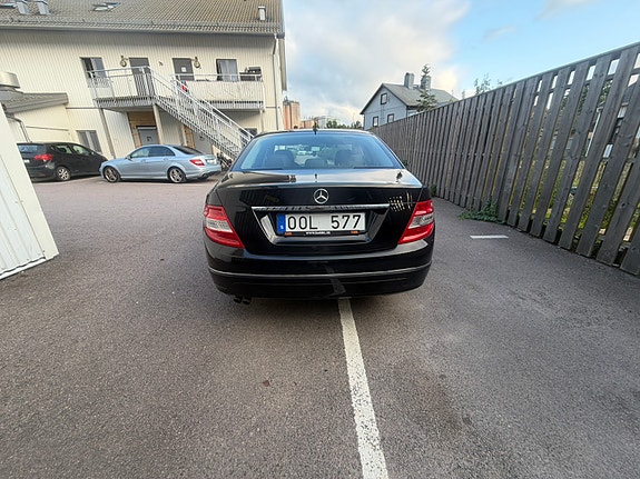 Mercedes-Benz C180 4 of 5