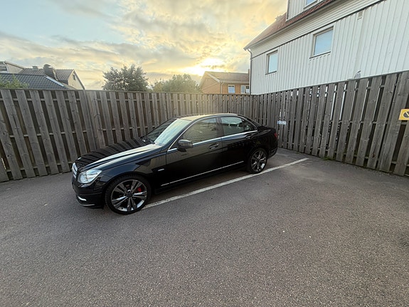 Mercedes-Benz C180 3 of 5