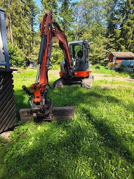 Kubota KX 057 2 of 8