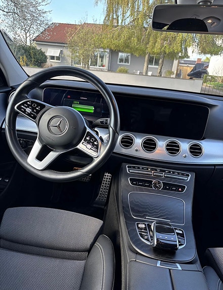 Mercedes-Benz E300 de 4 of 6