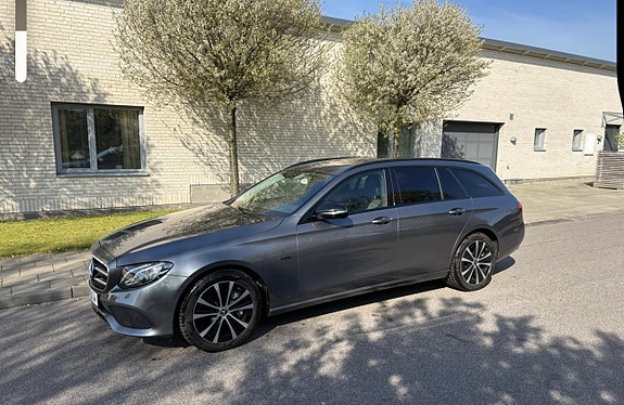Mercedes-Benz E300 de 2 of 6