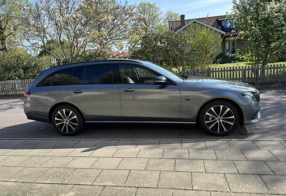 Mercedes-Benz E300 de 3 of 6