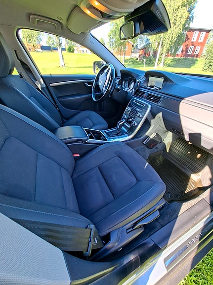 Volvo XC70 9 of 12