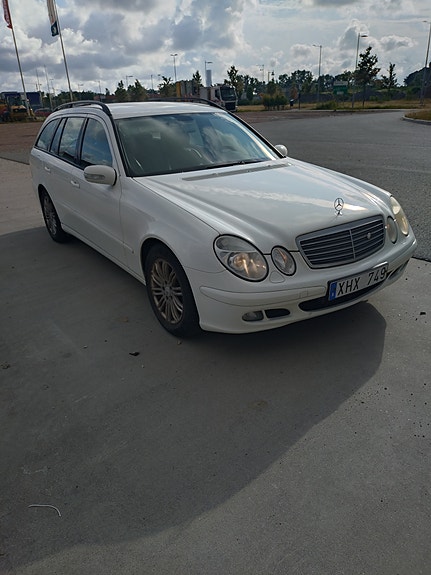 Mercedes-Benz E220 2 of 6