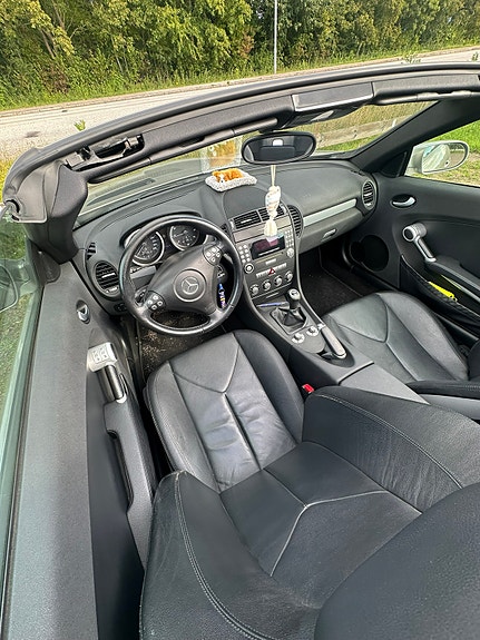 Mercedes-Benz SLK200 2 of 4