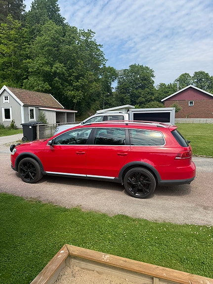 Volkswagen Passat Alltrack 3 of 5