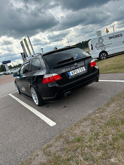 BMW 530i 4 of 5
