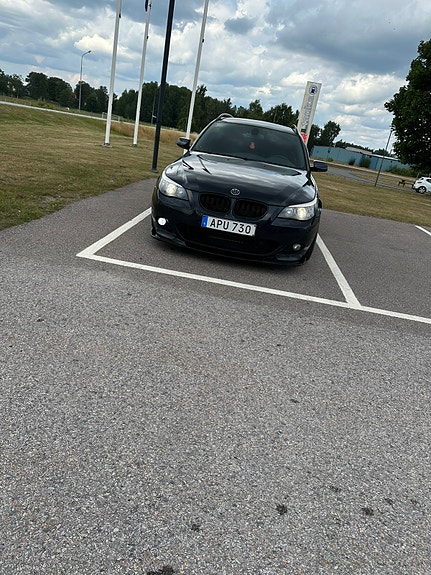 BMW 530i 2 of 5