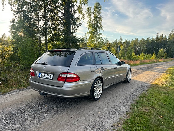 Mercedes-Benz E500 4 of 5