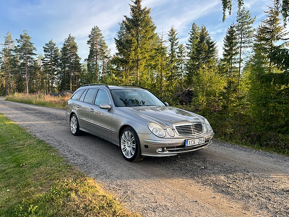 Mercedes-Benz E500 3 of 5