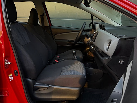 Toyota Yaris 12 of 20