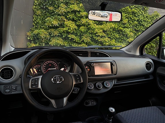 Toyota Yaris 13 of 20