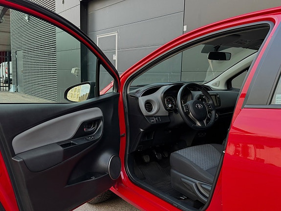Toyota Yaris 7 of 20