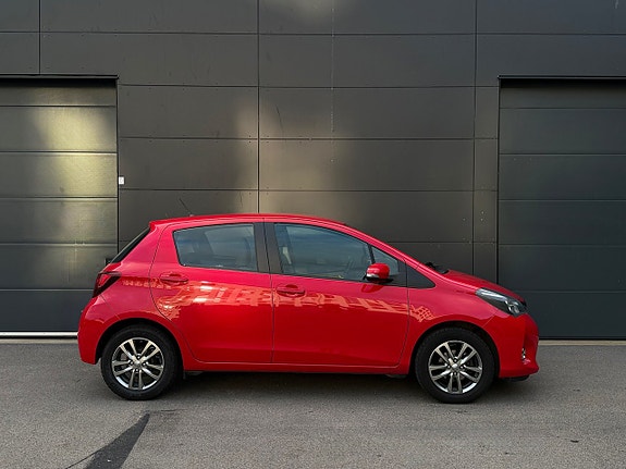 Toyota Yaris 3 of 20