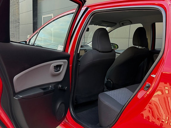 Toyota Yaris 9 of 20