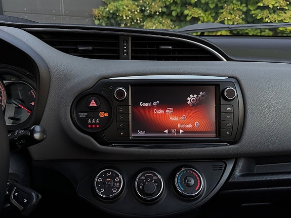 Toyota Yaris 15 of 20