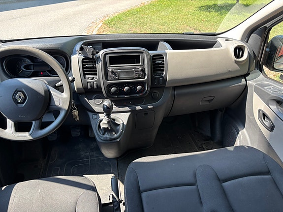 Renault Trafic 4 of 6