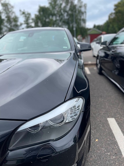 BMW 523i 3 of 17