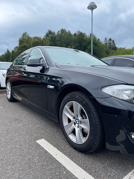 BMW 523i 2 of 17