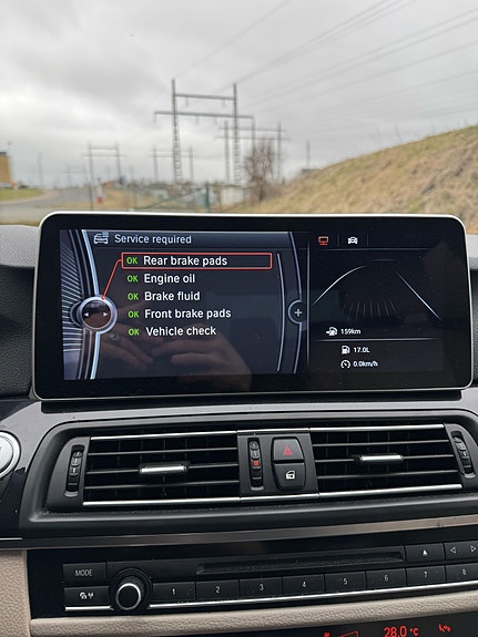 BMW 523i 16 of 17
