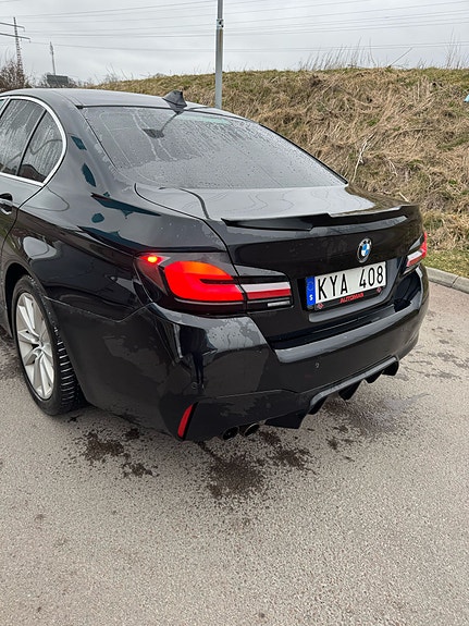 BMW 523i 3 of 5