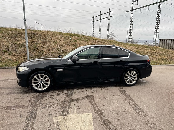 BMW 523i 2 of 5
