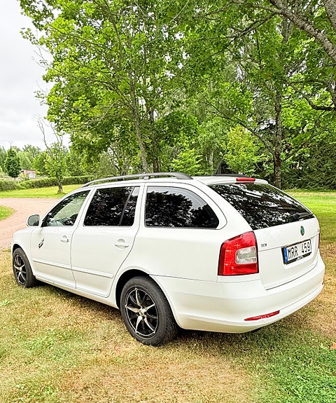 Skoda Octavia 3 of 5