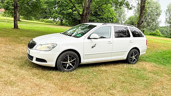 Skoda Octavia 2 of 5