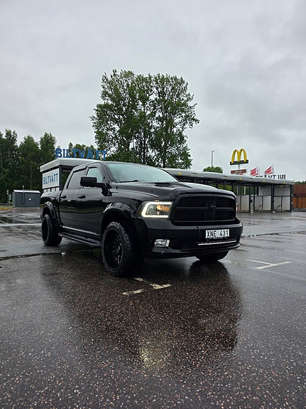 Dodge RAM 1500 2 of 5